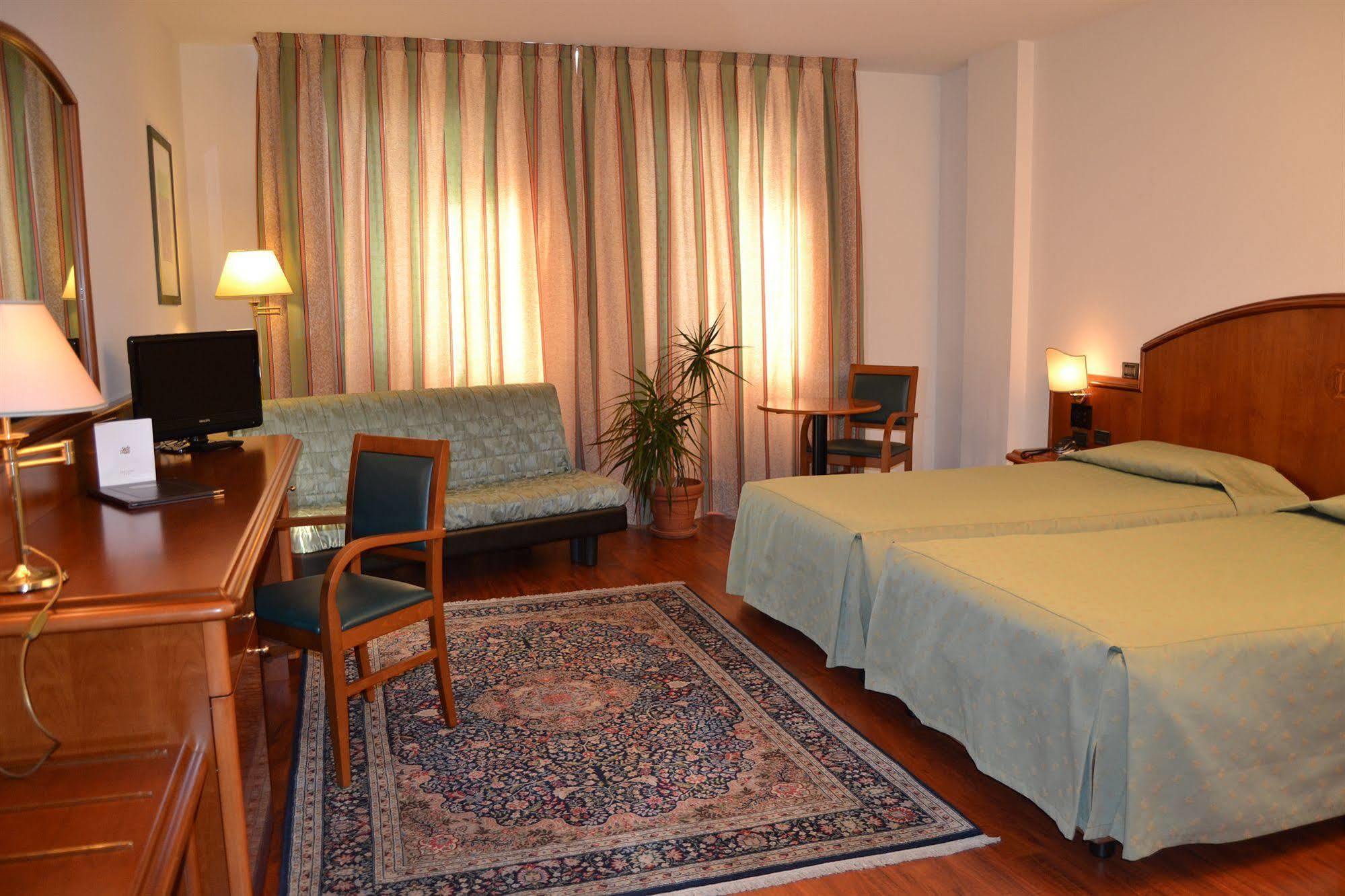 Hotel Due Leoni Sacile Exterior photo