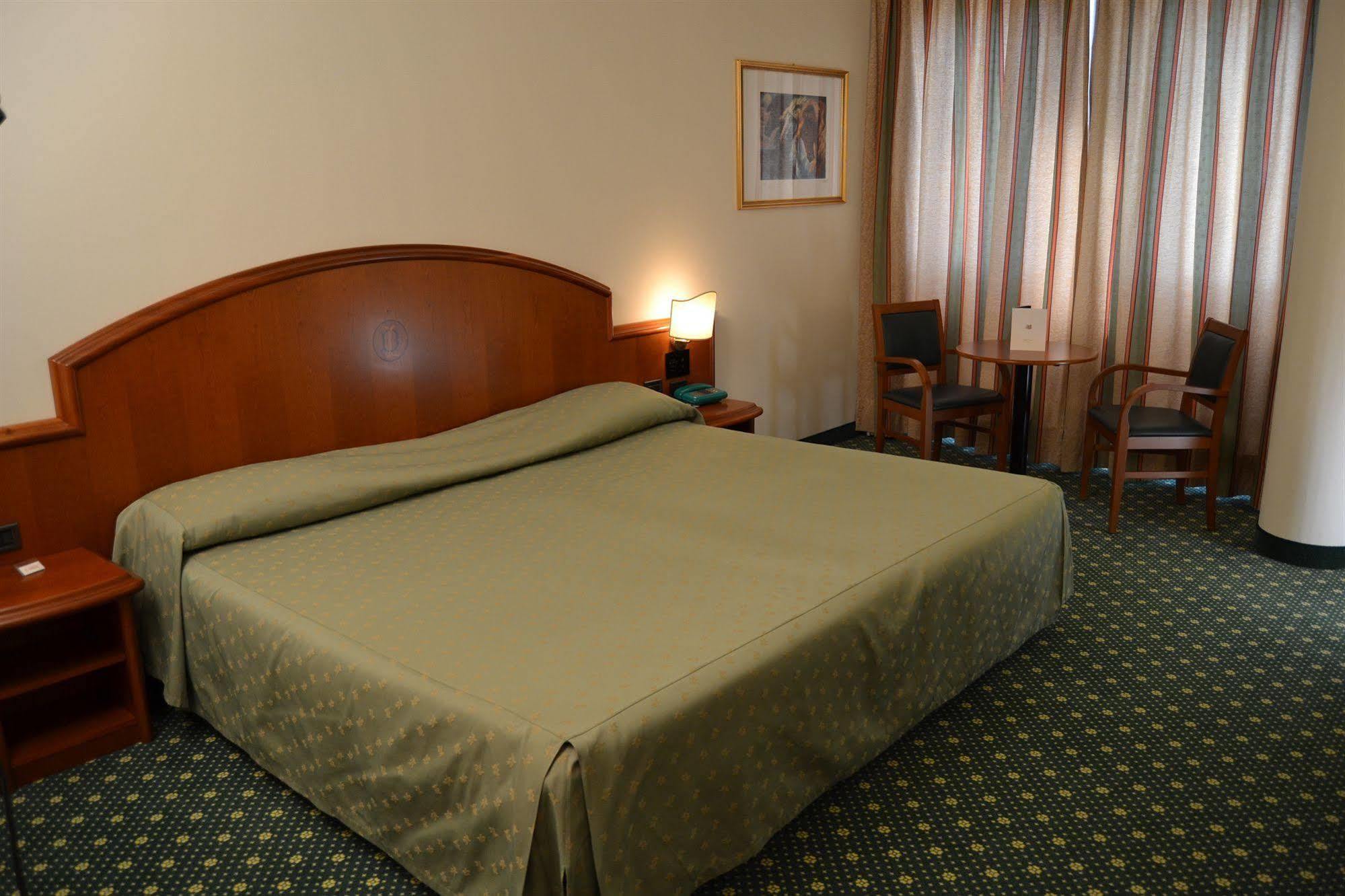 Hotel Due Leoni Sacile Exterior photo