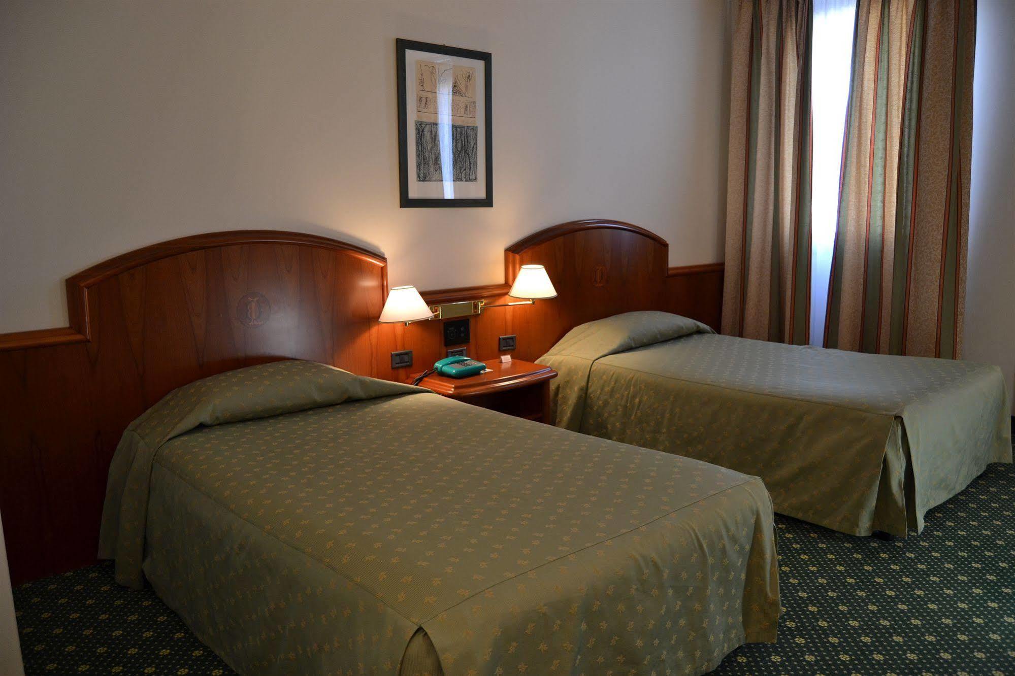 Hotel Due Leoni Sacile Exterior photo